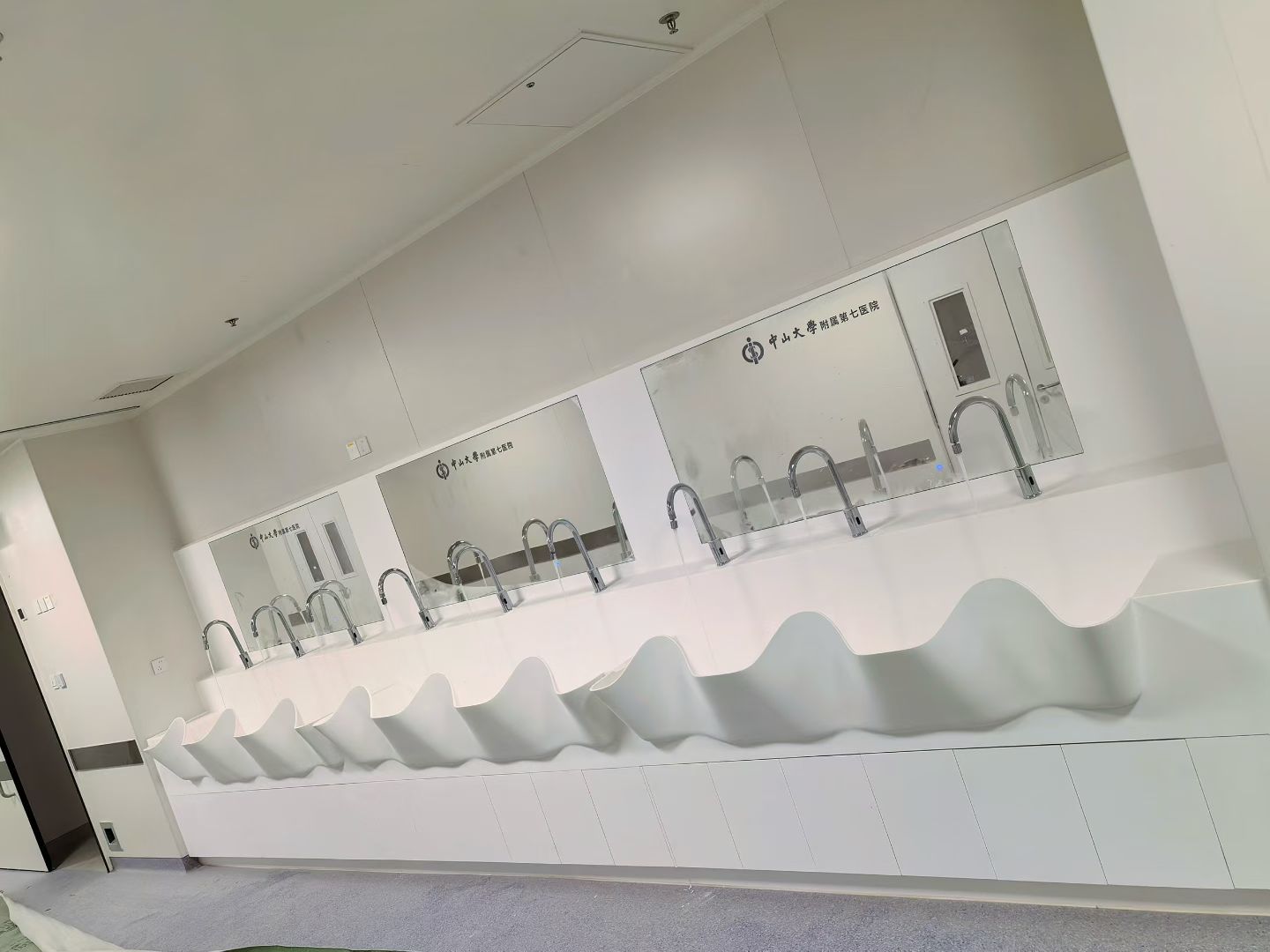 Triple-station Corian scrub sink