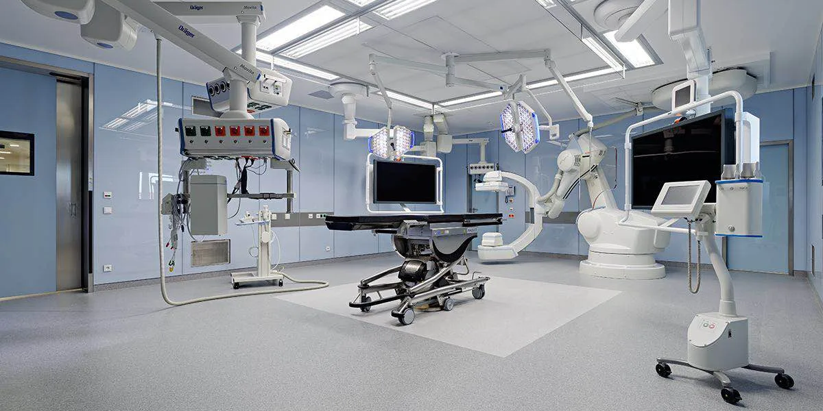 icarelife Quirófano modular moderno con equipamiento avanzado.