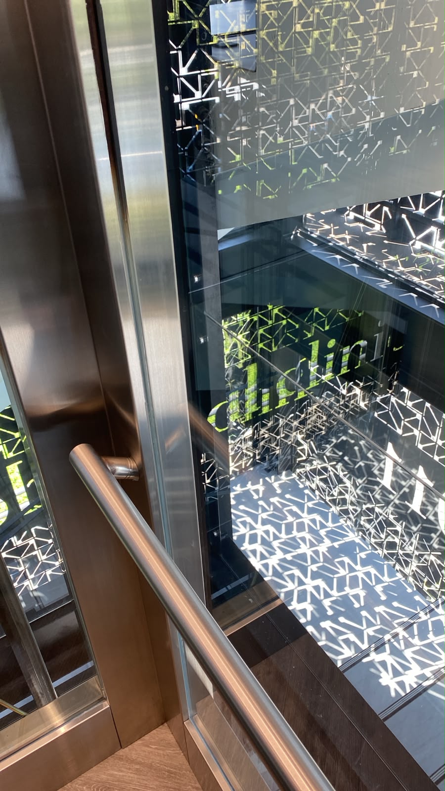 Clinical treatment area at Bali 911 Dental Clinic fitted with ICARELIFE hermetic door
