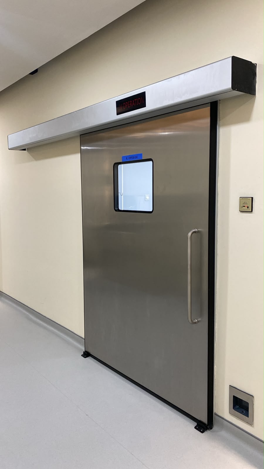 DV Medika engineer installing ICARELIFE duo-motor hermetic door in Bali Indonesia