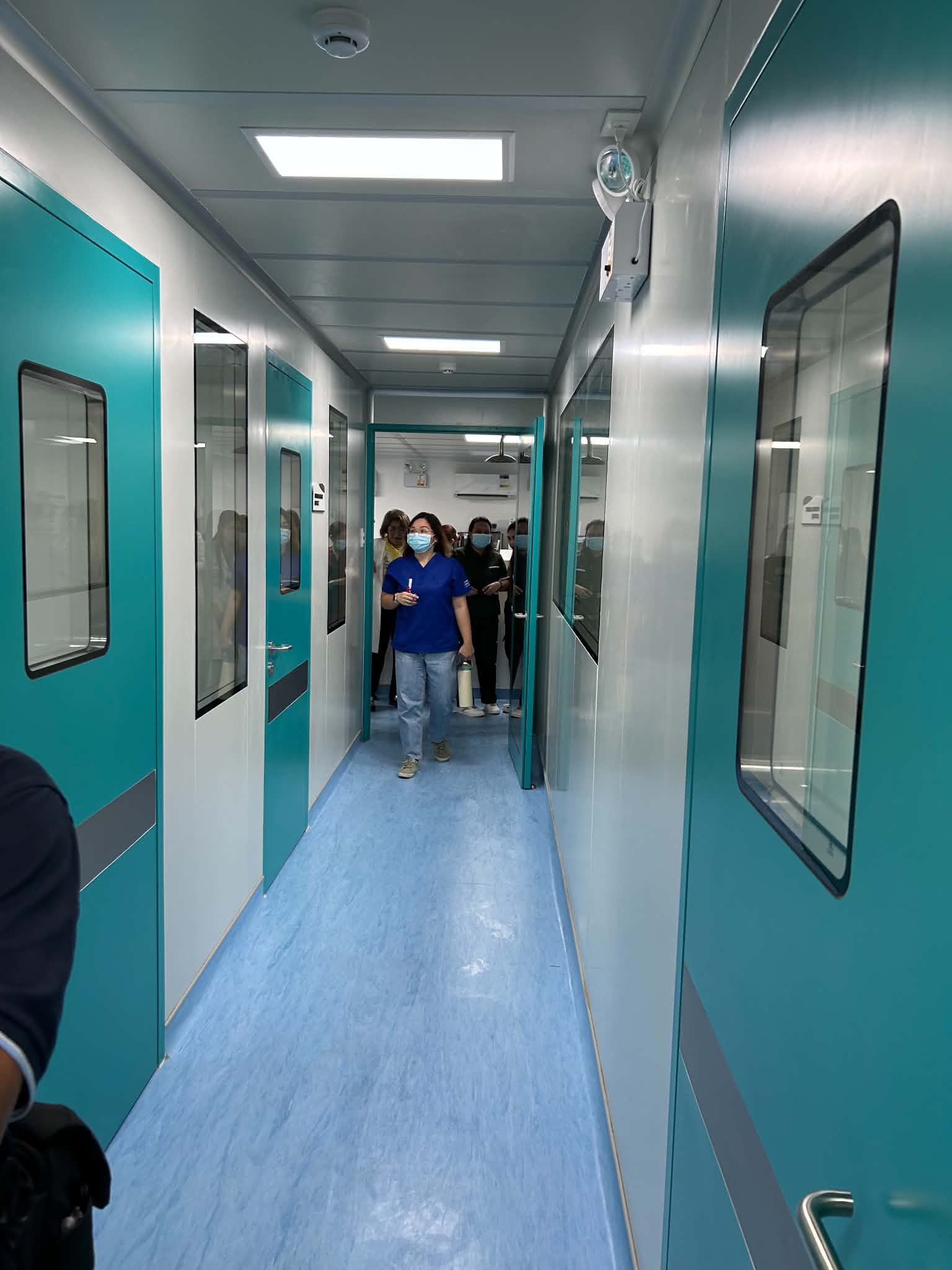 Clinical diagnostic laboratory interior with cleanroom ceiling and ESD PVC flooring — SMMG Hospital